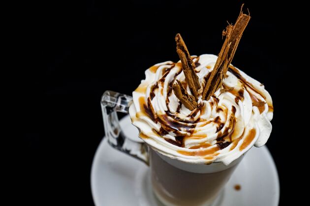<em>Bestel een speciale koffie of chocolademelk met slagroom<\/em>
