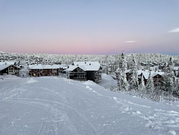 <em>Foto gemaakt met een iPhone 12 Pro vlak voor zonsopkomst in Noorwegen.<\/em>