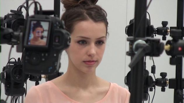 Stefanie Joosten tijdens de opnames van Metal Gear Solid V