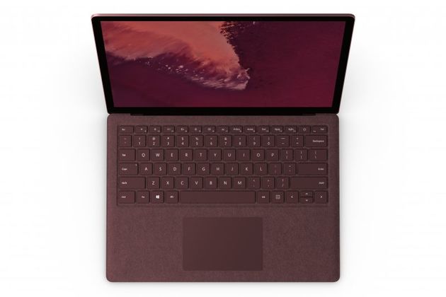 <em>Surface Laptop 2<\/em><em><\/em>