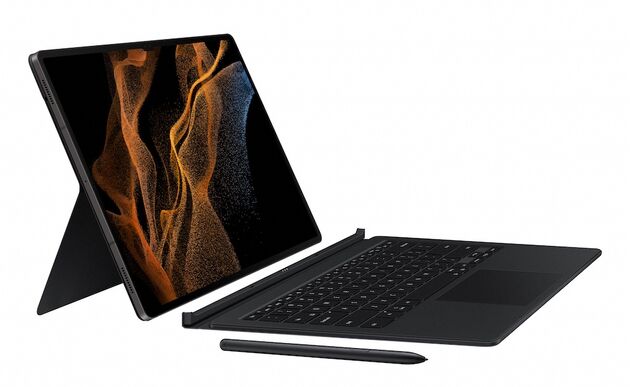 De Galaxy Tab S8 Ultra met keyboard accessoire lijkt meer op een laptop dan een tablet.