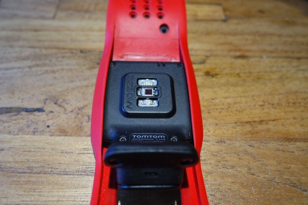 De ingebouwde Mio optische sensor meer de hartslag