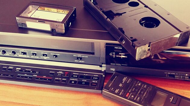 VHS werd uitendelijk de standaard, ten koste van Sony`s Betamax en V2000 van Philips