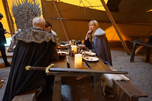 Vlak naast Winterfell castle kun je genieten van een typische Game of Thrones lunch of diner.