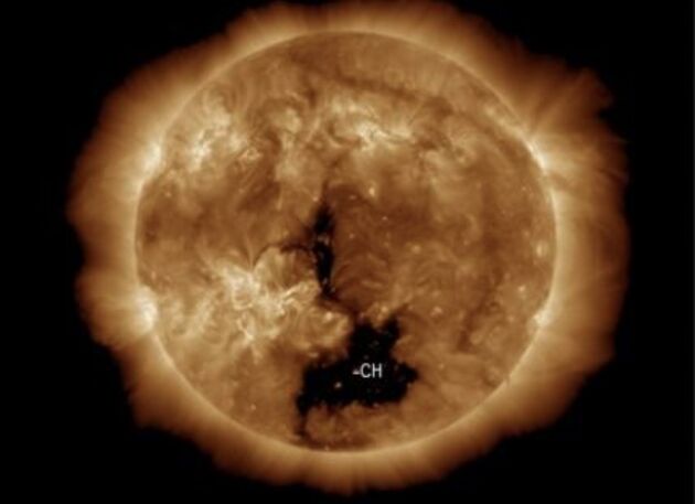 Het coronale gat dat de enorme zonnestormen veroorzaakt. (foto: <a href=\