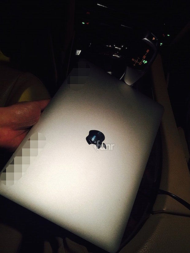 Het opvallende zwarte appeltje op de nieuwe MacBook